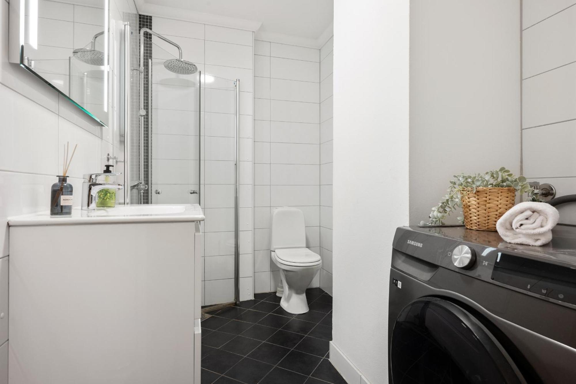 New! Modern City Apt: Central W/ Private Entrence Apartment Берген Екстериор снимка
